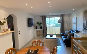 Logement de 3 chambres à 10 mins à pieds du centre du village et de la plage des canoubiers